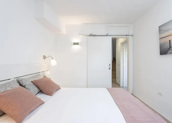 Home2book Charming Duplex Apartmán *